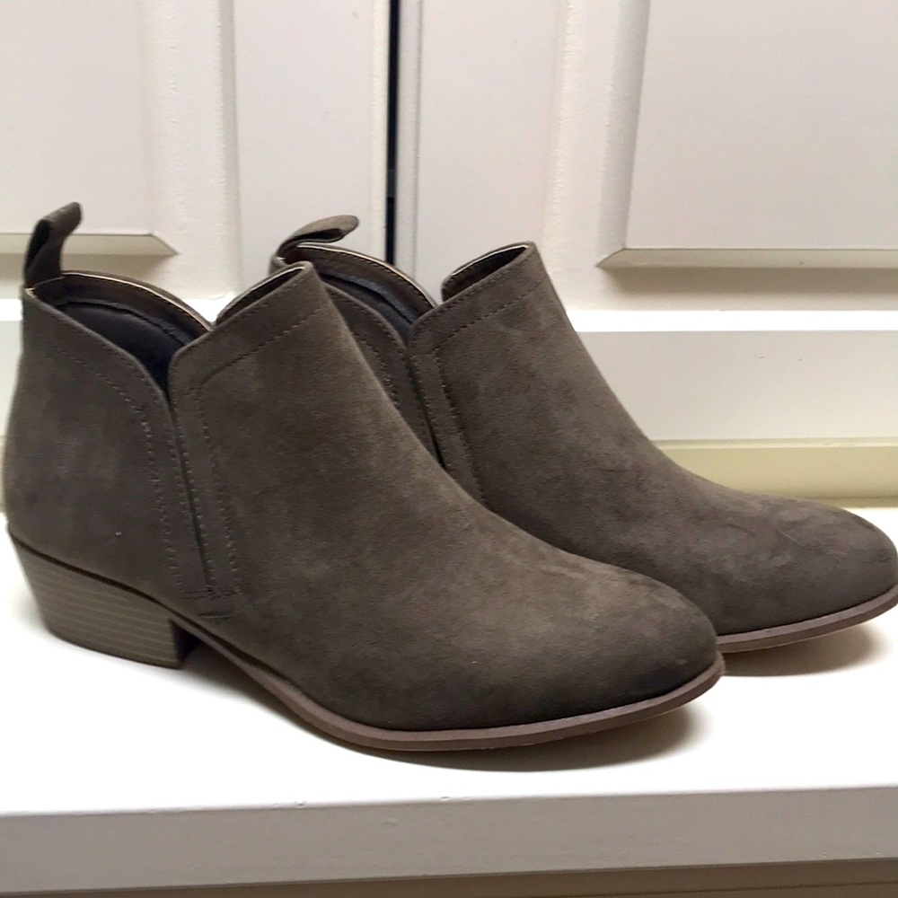 Taupe/brown Suede Like Material Booties!